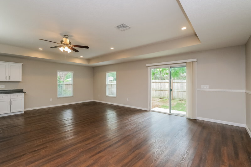 1,885/Mo, 38654 9th Ave Zephyrhills, FL 33542 Living Room View