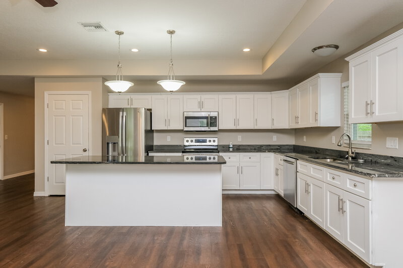 1,885/Mo, 38654 9th Ave Zephyrhills, FL 33542 Kitchen View