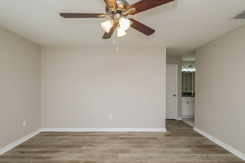 1,885/Mo, 38654 9th Ave Zephyrhills, FL 33542 Main Bedroom View 2