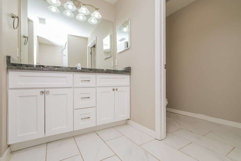 1,885/Mo, 38654 9th Ave Zephyrhills, FL 33542 Main Bathroom View