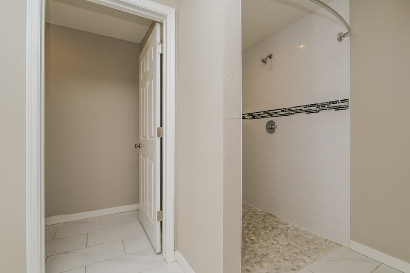 1,885/Mo, 38654 9th Ave Zephyrhills, FL 33542 Walk In Closet View