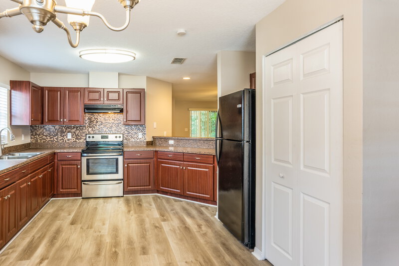 2,025/Mo, 15507 Florida Breeze Loop Wimauma, FL 33598 Kitchen View