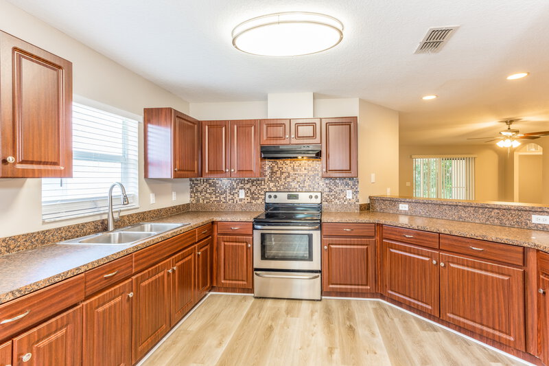 2,025/Mo, 15507 Florida Breeze Loop Wimauma, FL 33598 Kitchen View 2