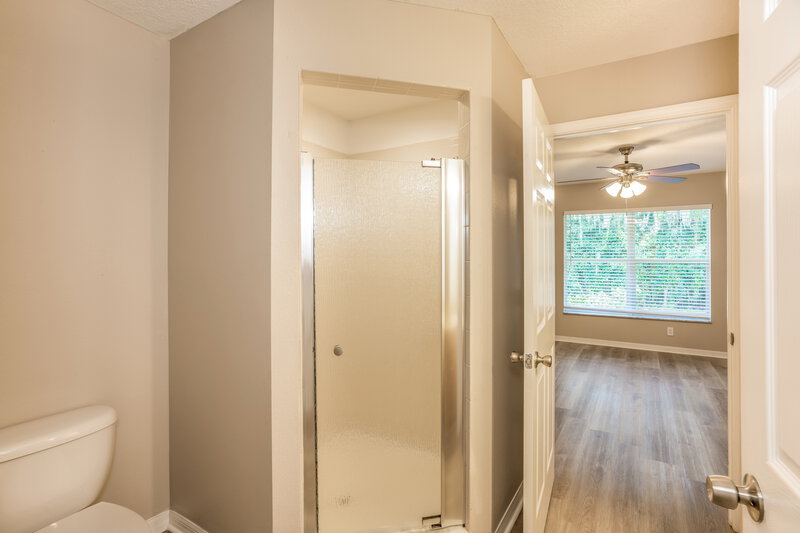 2,025/Mo, 15507 Florida Breeze Loop Wimauma, FL 33598 Main Bathroom View 2