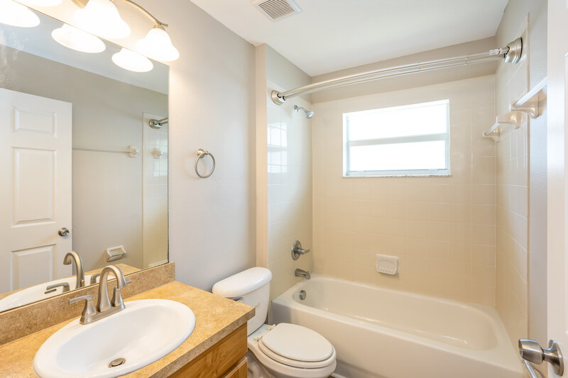 2,025/Mo, 15507 Florida Breeze Loop Wimauma, FL 33598 Bathroom View