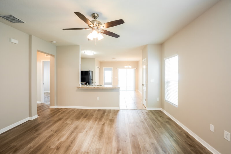 2,060/Mo, 14427 Haddon Mist Dr Wimauma, FL 33598 Living Room View 2