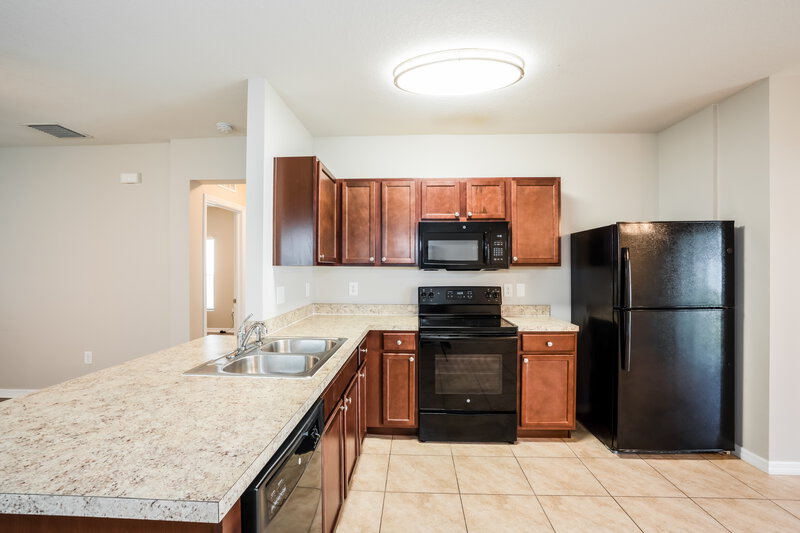 2,060/Mo, 14427 Haddon Mist Dr Wimauma, FL 33598 Kitchen View 3