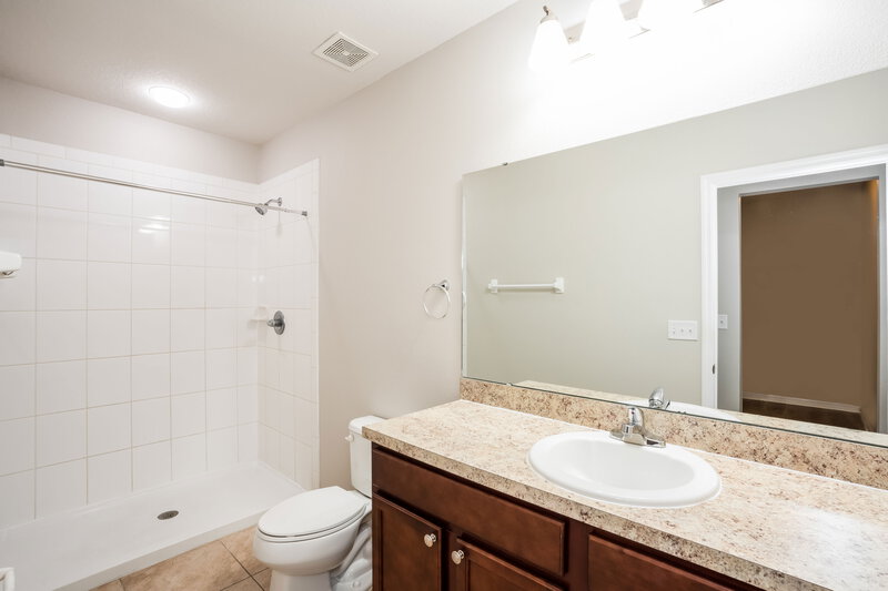 2,060/Mo, 14427 Haddon Mist Dr Wimauma, FL 33598 Main Bathroom View