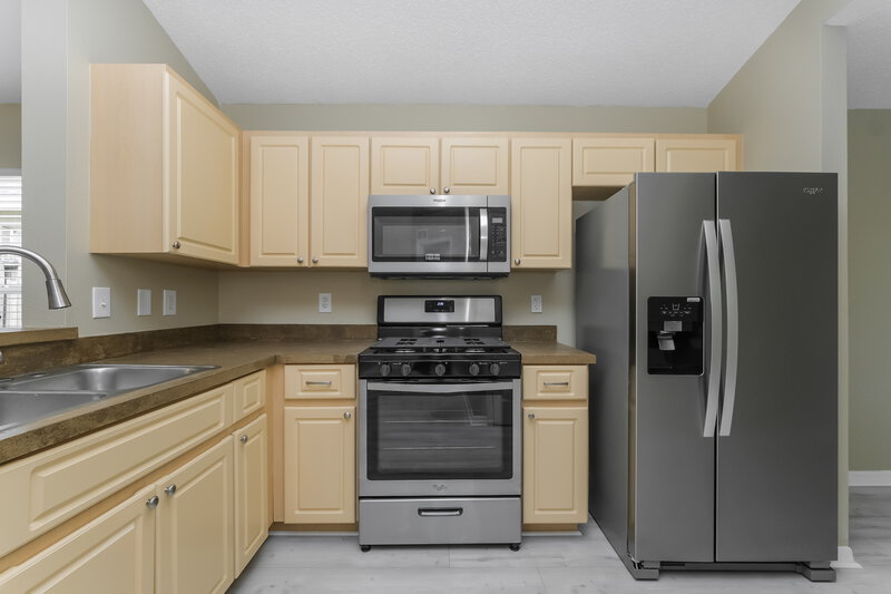 2,320/Mo, 6719 Summer Cove Dr Riverview, FL 33578 Kitchen View