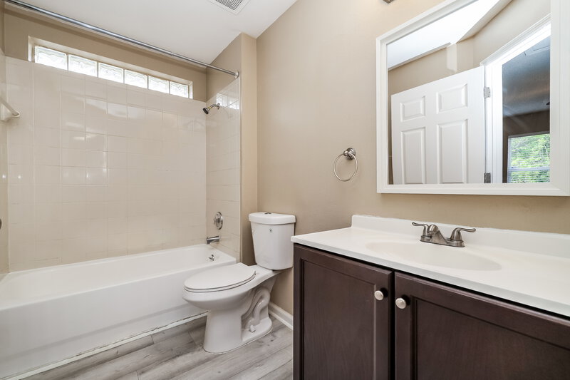 2,240/Mo, 6719 Summer Cove Dr Riverview, FL 33578 Main Bathroom View