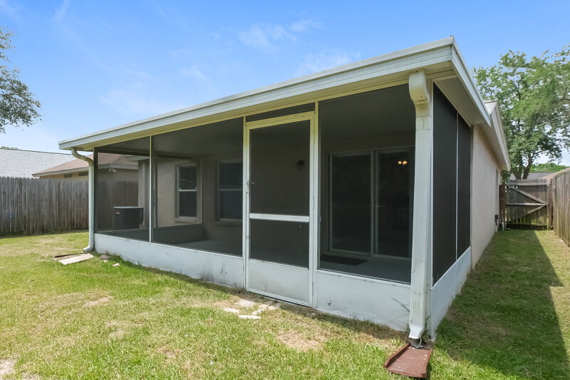 2,320/Mo, 6719 Summer Cove Dr Riverview, FL 33578 Rear View