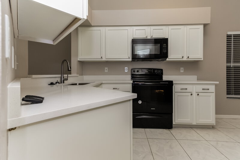 3,860/Mo, 3103 Pine Top Dr Valrico, FL 33594 Kitchen View