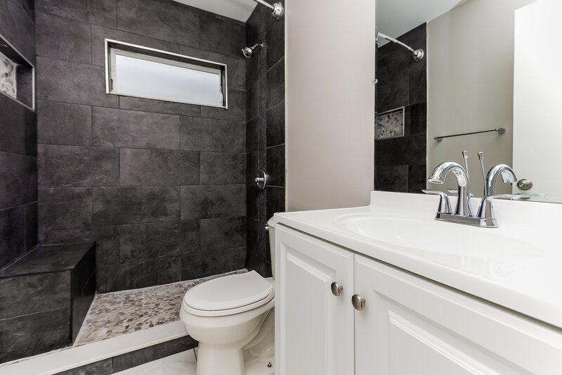 3,860/Mo, 3103 Pine Top Dr Valrico, FL 33594 Bathroom View