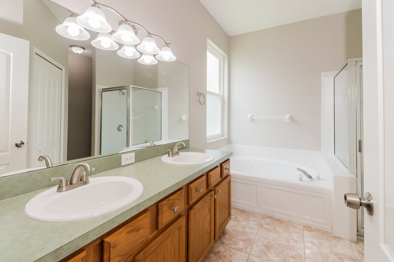2,435/Mo, 10324 Goldenbrook Way Tampa, FL 33647 Main Bathroom View