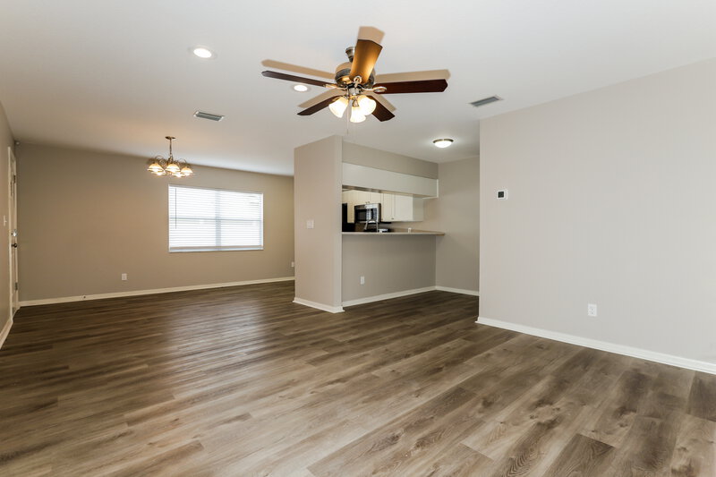 2,130/Mo, 9804 N Connechusett Rd Tampa, FL 33617 Living Room View 2