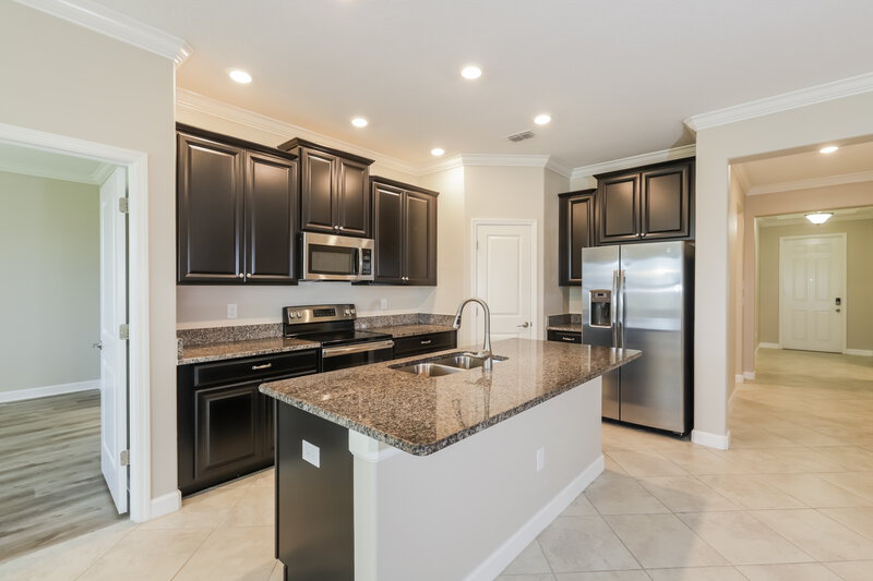 2,480/Mo, 9902 Ivory Dr Sun City Center, FL 33573 Kitchen View