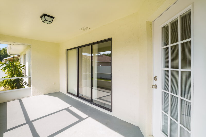 2,735/Mo, 4606 Sawgrass Blvd New Port Richey, FL 34653 Sun Room View