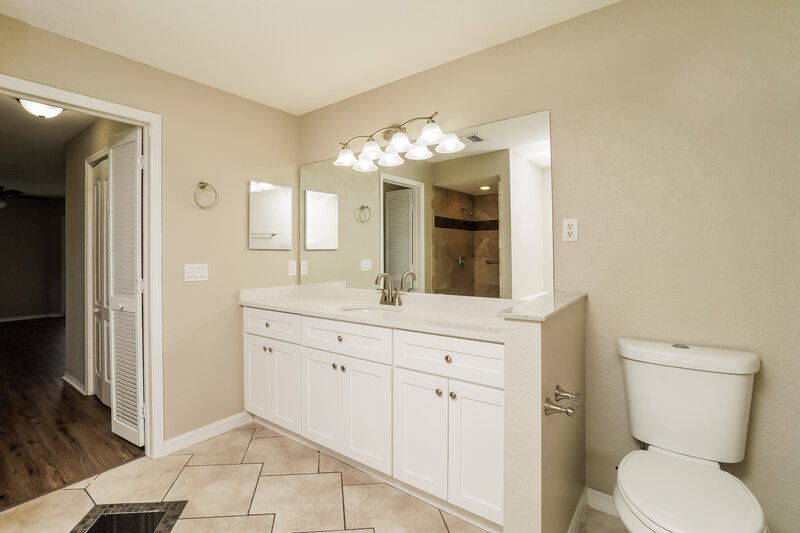 2,735/Mo, 4606 Sawgrass Blvd New Port Richey, FL 34653 Main Bathroom View