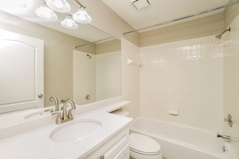2,735/Mo, 4606 Sawgrass Blvd New Port Richey, FL 34653 Bathroom View