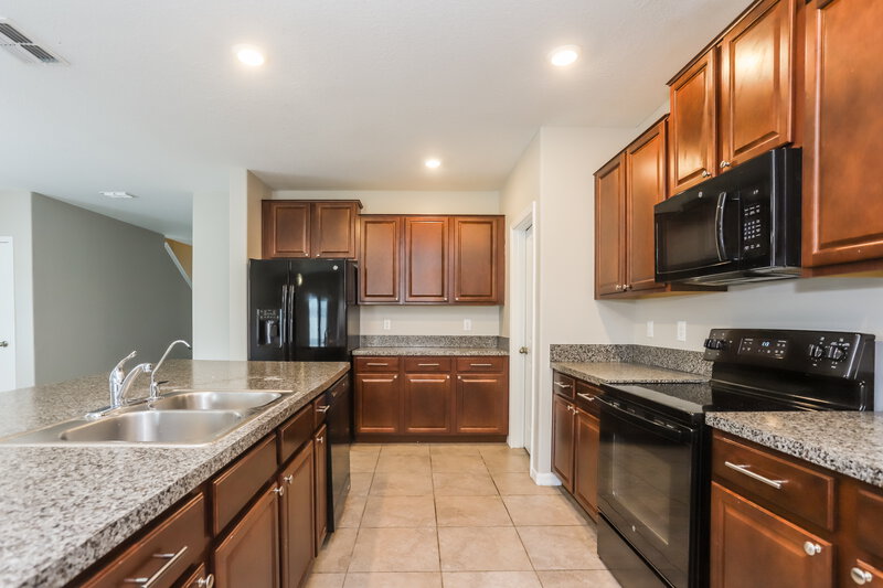 2,735/Mo, 15419 Dark Star Ln Sun City Center, FL 33573 Kitchen View