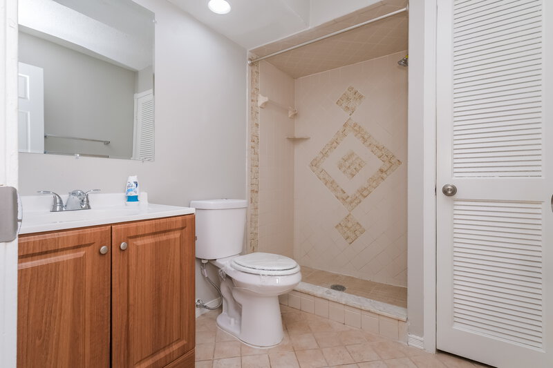 1,995/Mo, 7746 Deer Foot Dr New Port Richey, FL 34653 Bathroom View