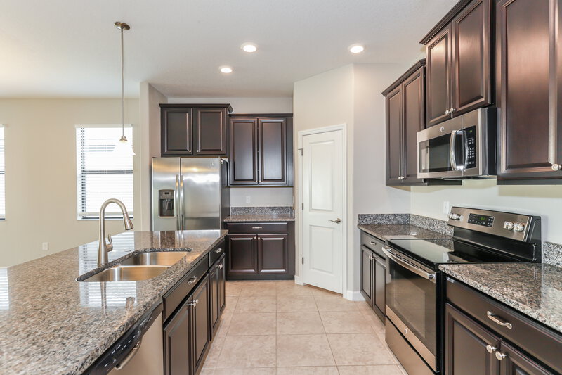 2,265/Mo, 10129 Count Fleet Dr Ruskin, FL 33573 Kitchen View 2