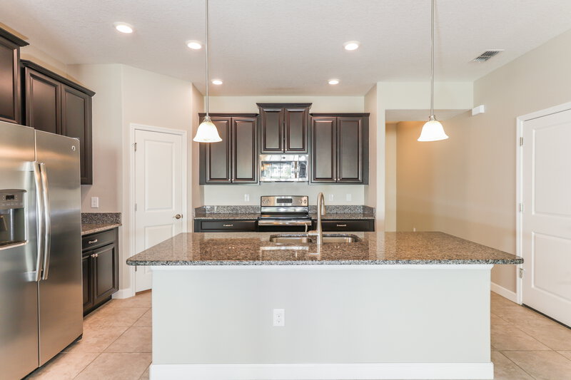 2,265/Mo, 10129 Count Fleet Dr Ruskin, FL 33573 Kitchen View 3