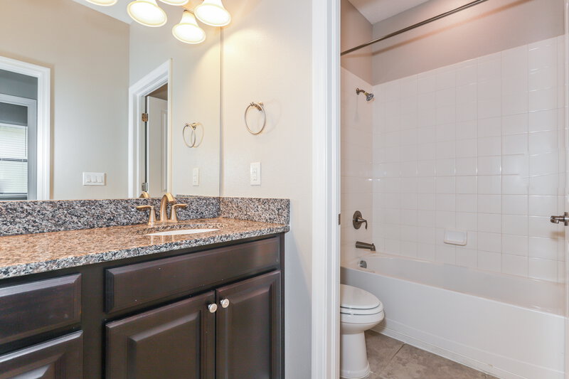 2,265/Mo, 10129 Count Fleet Dr Ruskin, FL 33573 Bathroom View