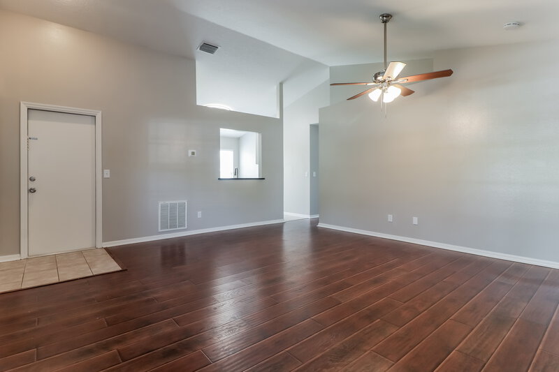 1,995/Mo, 14909 Stag Creek Cir Lutz, FL 33559 Living Room View 2