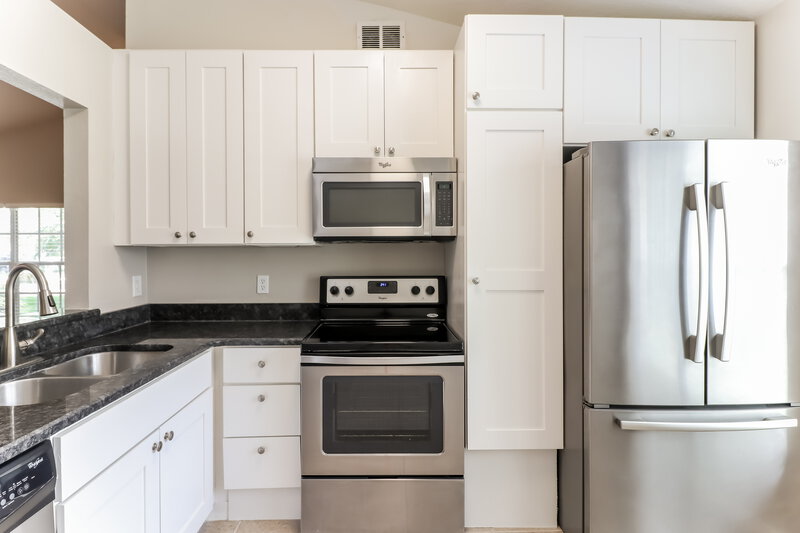 1,995/Mo, 14909 Stag Creek Cir Lutz, FL 33559 Kitchen View 2