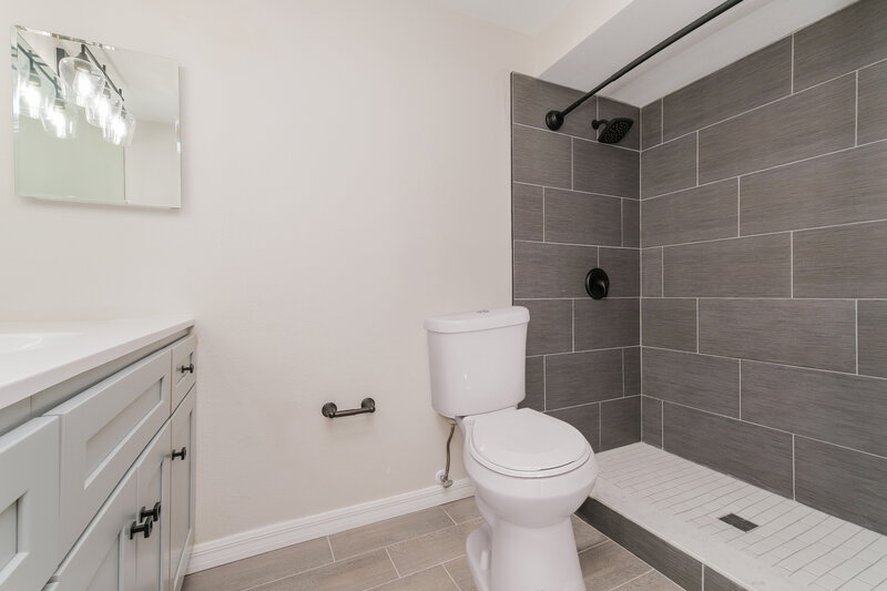 2,325/Mo, 6134 Staunton Dr Holiday, FL 34690 Main Bathroom View