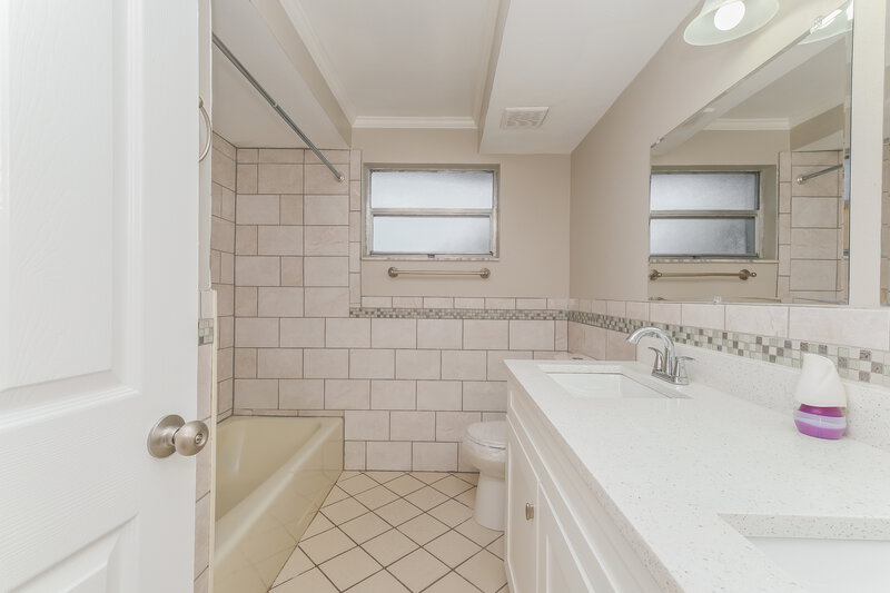 2,325/Mo, 6134 Staunton Dr Holiday, FL 34690 Bathroom View