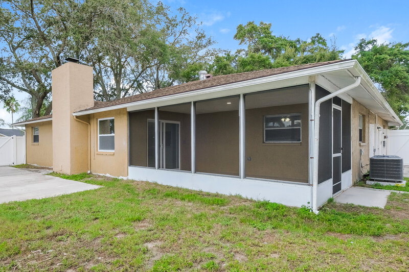 2,325/Mo, 6134 Staunton Dr Holiday, FL 34690 Rear View