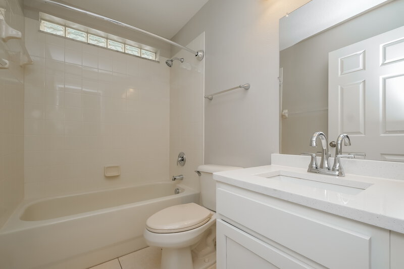 1,960/Mo, 8618 Hawbuck St Trinity, FL 34655 Bathroom View