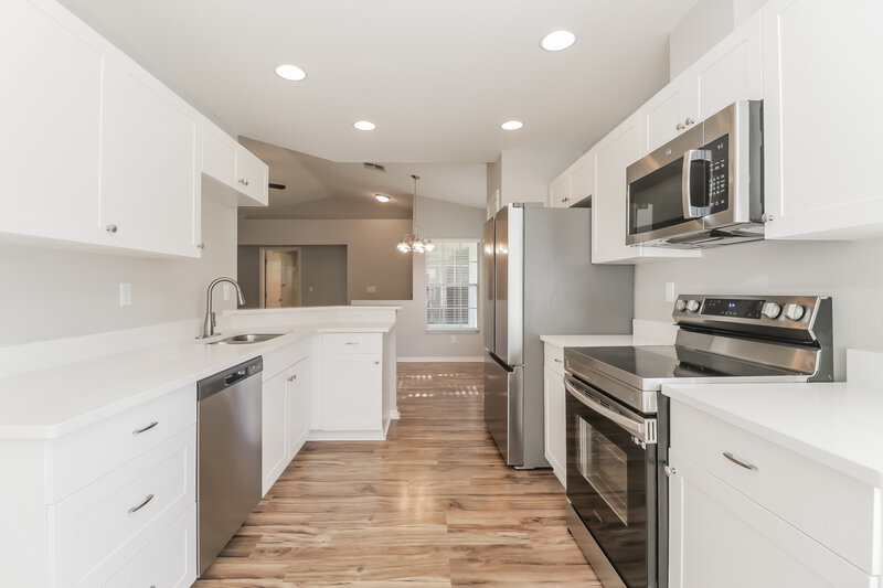 1,725/Mo, 31275 Lancewood Dr Brooksville, FL 34602 Kitchen View 2