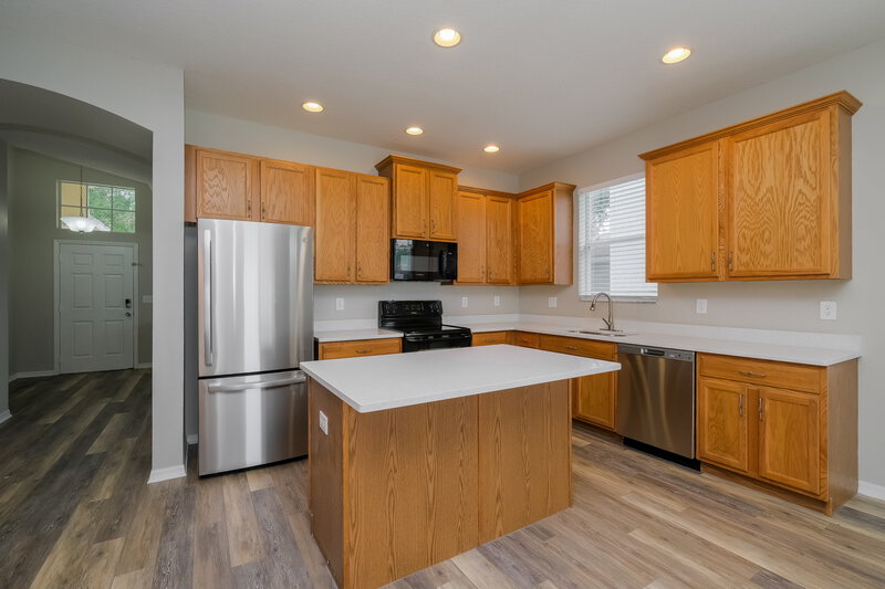 3,180/Mo, 14143 Holly Hammock Ln Brooksville, FL 34613 Kitchen View 2