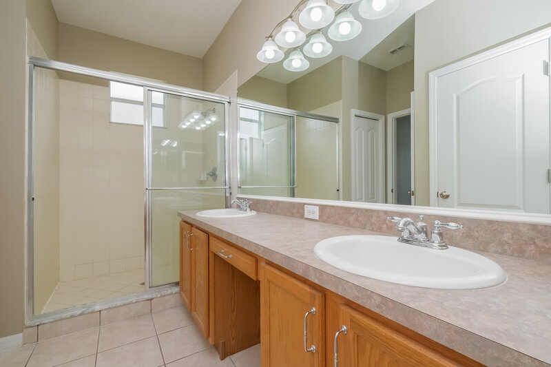 3,180/Mo, 14143 Holly Hammock Ln Brooksville, FL 34613 Main Bathroom View