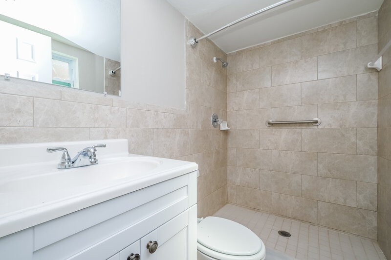 1,865/Mo, 8630 Indies Dr Hudson, FL 34667 Bathroom View