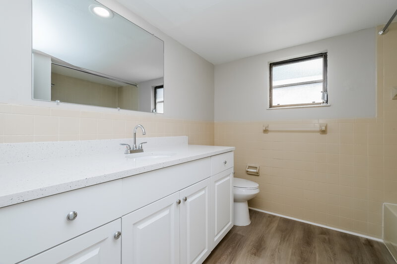 1,865/Mo, 8630 Indies Dr Hudson, FL 34667 Bathroom View 2