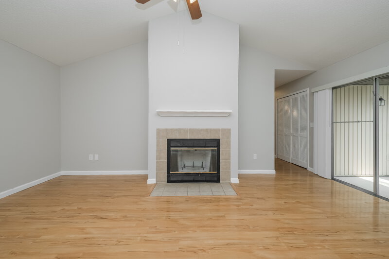 2,590/Mo, 7016 Drury St Tampa, FL 33635 Living Room View