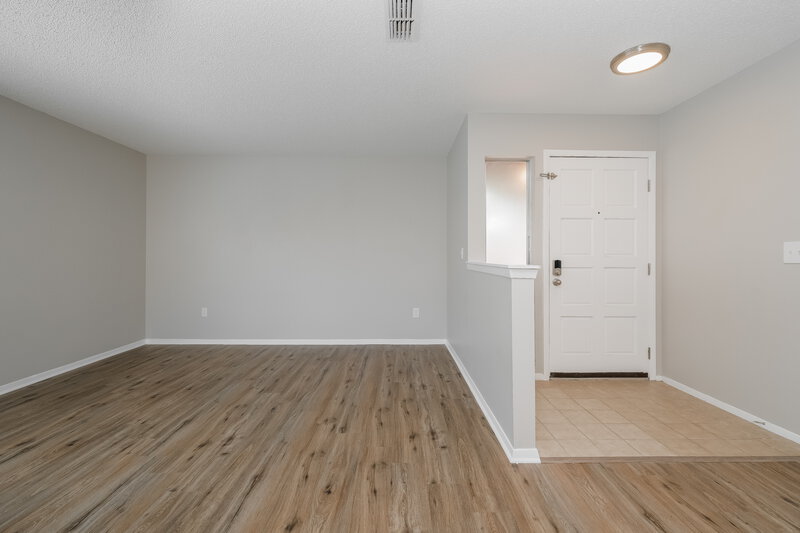 2,590/Mo, 7016 Drury St Tampa, FL 33635 Family Room View