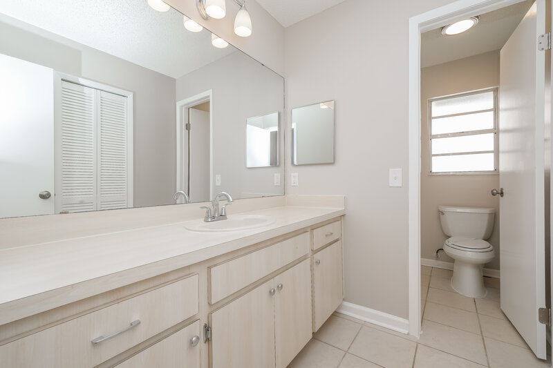 2,590/Mo, 7016 Drury St Tampa, FL 33635 Main Bathroom View