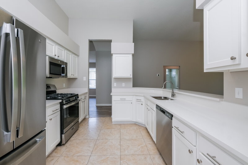 2,690/Mo, 1614 Wakefield Dr Brandon, FL 33511 Kitchen View