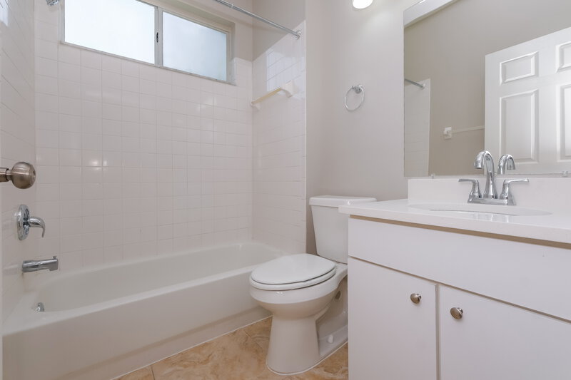 2,690/Mo, 1614 Wakefield Dr Brandon, FL 33511 Bathroom View