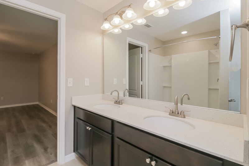 3,950/Mo, 7014 Redbay Dr Brooksville, FL 34602 Main Bathroom View