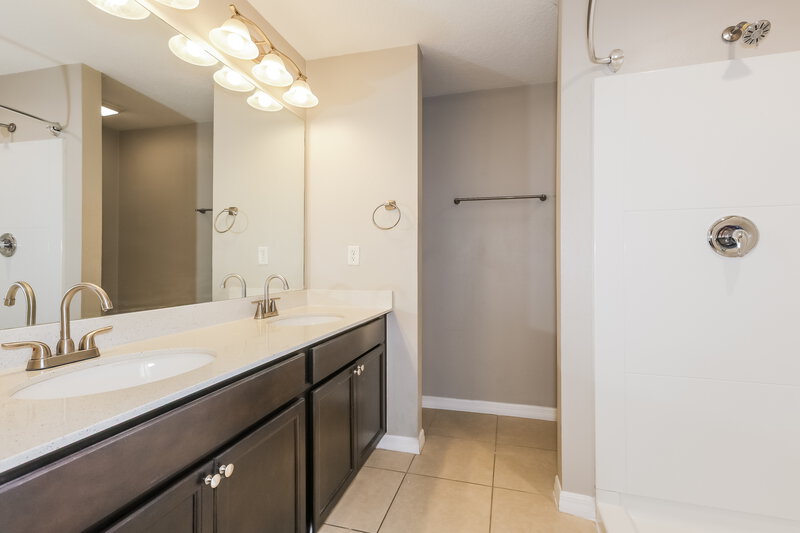 2,470/Mo, 7014 Redbay Dr Brooksville, FL 34602 Bathroom View