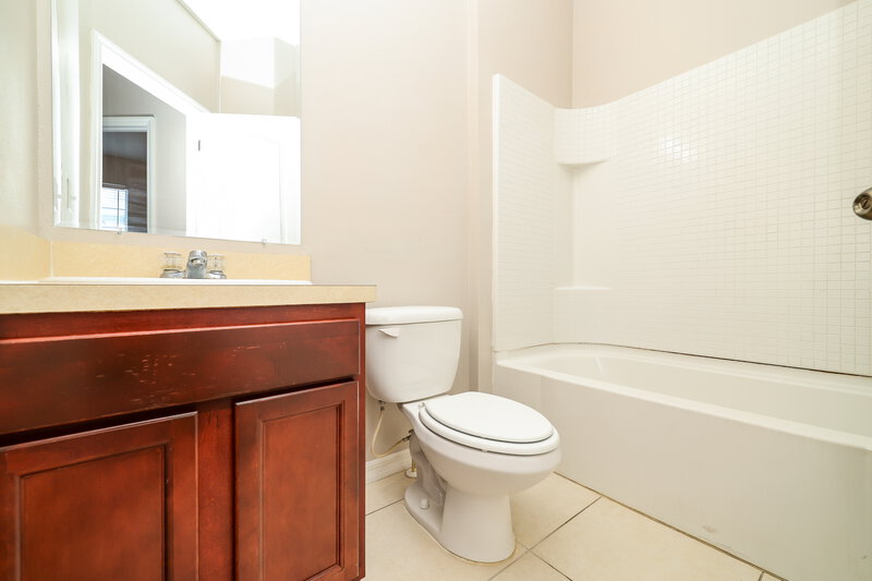 2,150/Mo, 8838 Moonlit Meadows Loop Riverview, FL 33578 Bathroom View