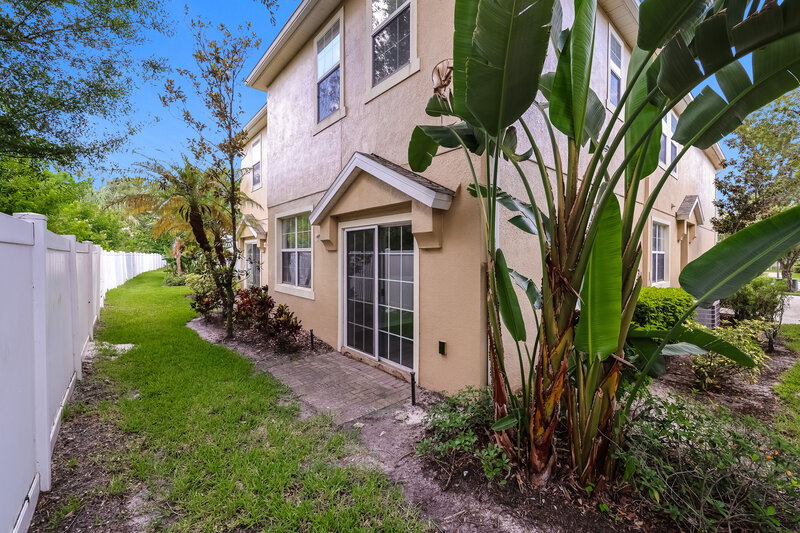 2,150/Mo, 8838 Moonlit Meadows Loop Riverview, FL 33578 Rear View