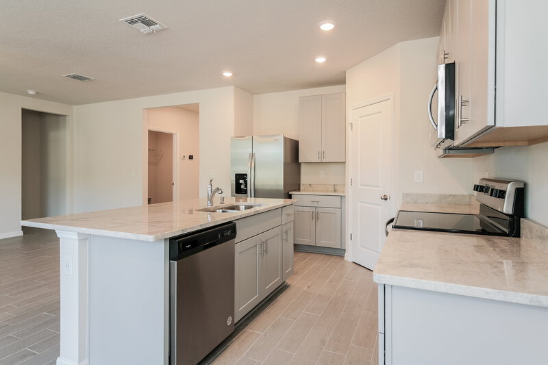 1,975/Mo, 38915 Harlow Rose Drive Zephyrhills, FL 33540 Kitchen View