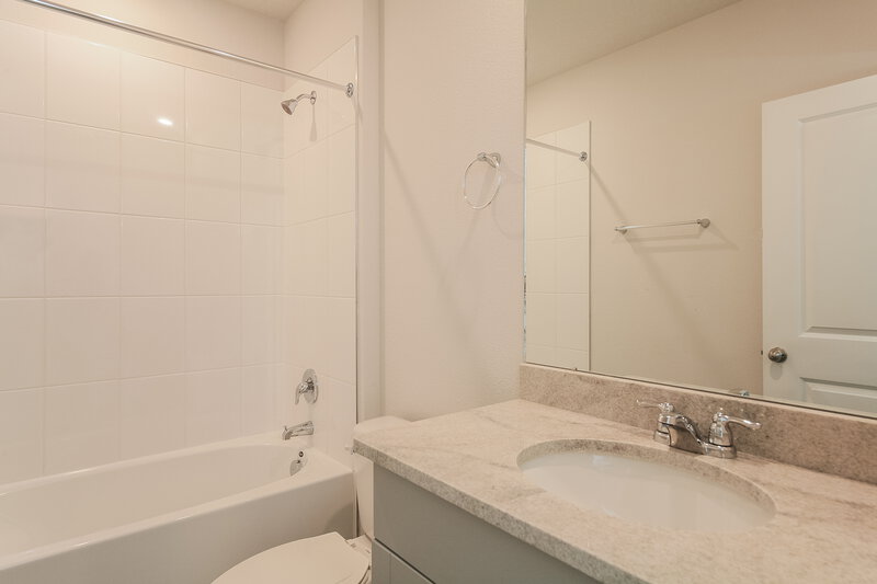 1,975/Mo, 38915 Harlow Rose Drive Zephyrhills, FL 33540 Bathroom View
